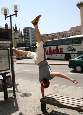 Einarmiger Handstand